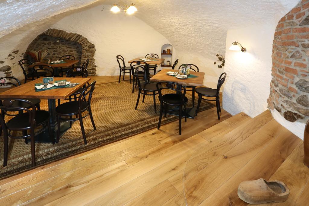 Hotel Koruna Прахатице Экстерьер фото